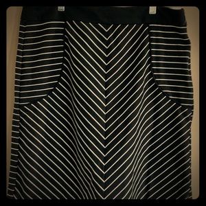 Darjoni Black & White Striped Skirt